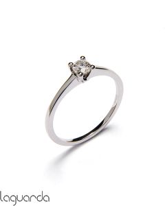 18K white gold solitaire with natural diamonds