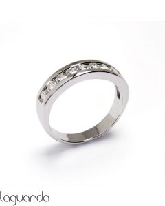 18K white gold wedding ring with staples and 9 natural diamonds