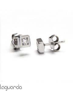 Earrings in white gold with natural diamond