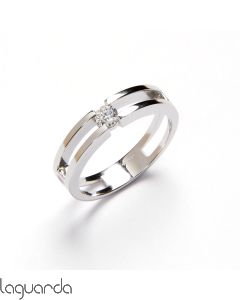 18K white gold solitaire with natural diamonds