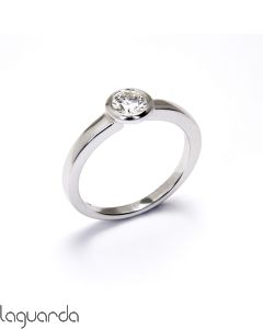 18K white gold solitaire with natural diamonds