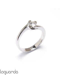 18K white gold solitaire with natural diamonds