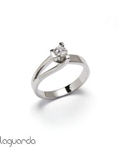 18K white gold solitaire with natural diamonds