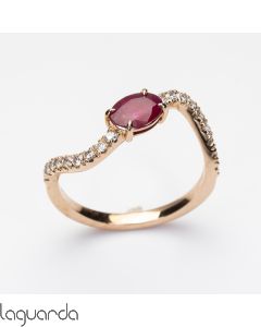 Anillo de oro rosa 18 quilates con diamantes y rubí naturales 